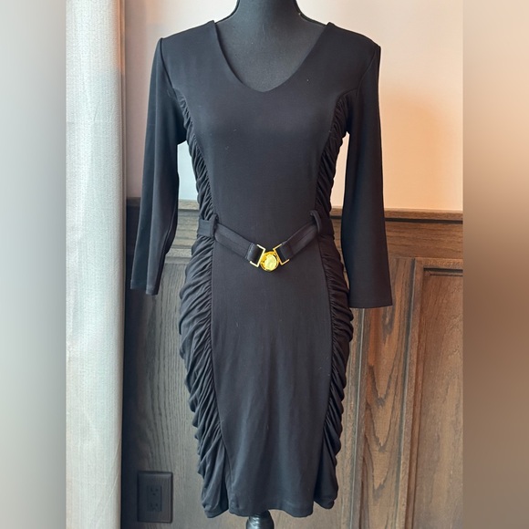 Carmen Marc Valvo Dresses & Skirts - Carmen Marc Valvo Black Long Sleeve Dress with Gold Buckle Euc size small